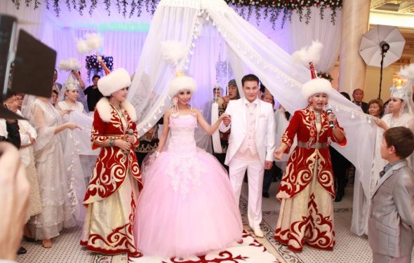 Казахская свадьба: свадебные
