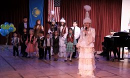 Казахстанские дети, усыновленные в США, отмечают Наурыз