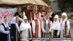 Представительницы казахской диаспоры в Иране. Горган, 2005 год.